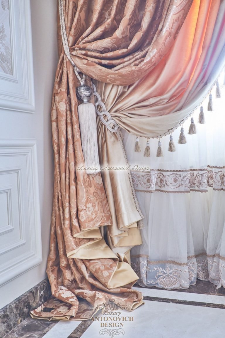 Элегантная гостиная, шторы в классическом стиле, коттедж Ташкент