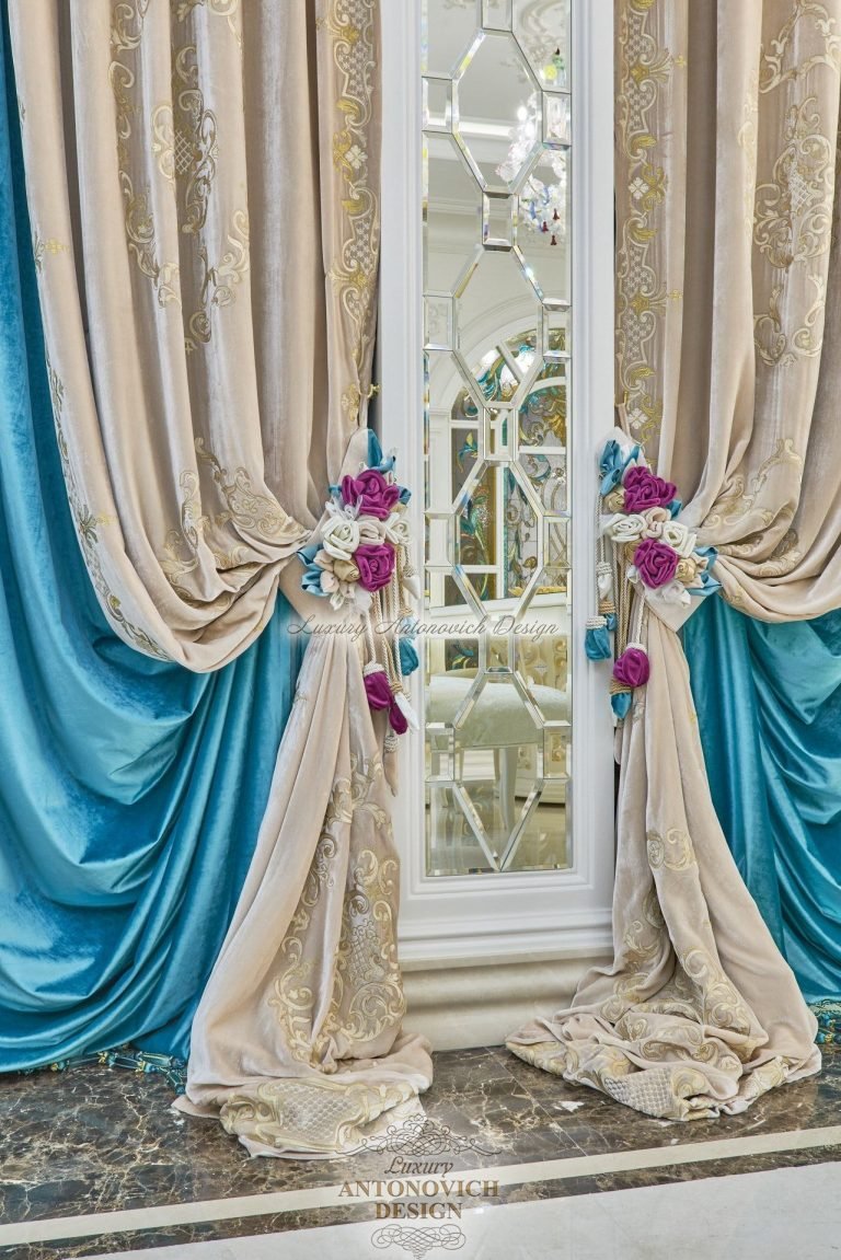 Шторы в респектабельной гостиной в классическом стиле, дом Ташкент