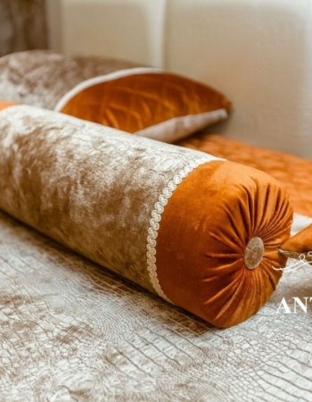 Покрывала и подушки из бархата от студии Luxury Antonovich Design (Ташкент)